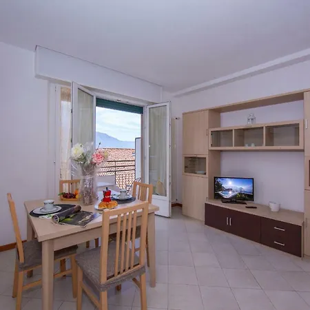 Sleeps 2 Wifi 아파트